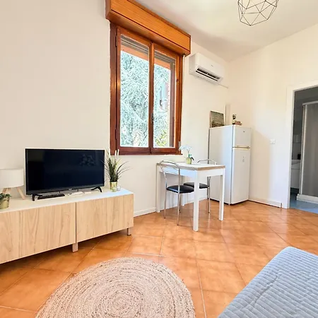 Guesthost - Policlinico Cozy With Parking Apartment *