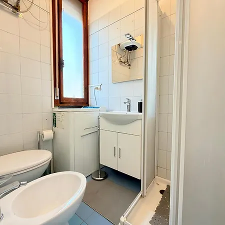 Guesthost - Policlinico Cozy With Parking Apartment Modena