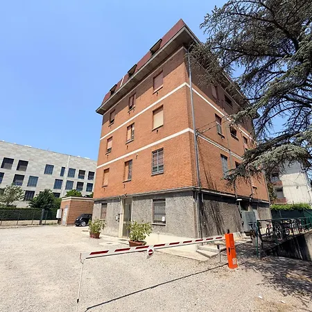 Apartment Guesthost - Policlinico Cozy With Parking Modena
