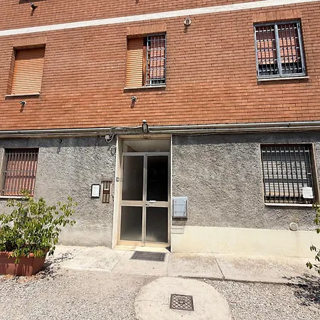 Guesthost - Policlinico Cozy With Parking Apartment